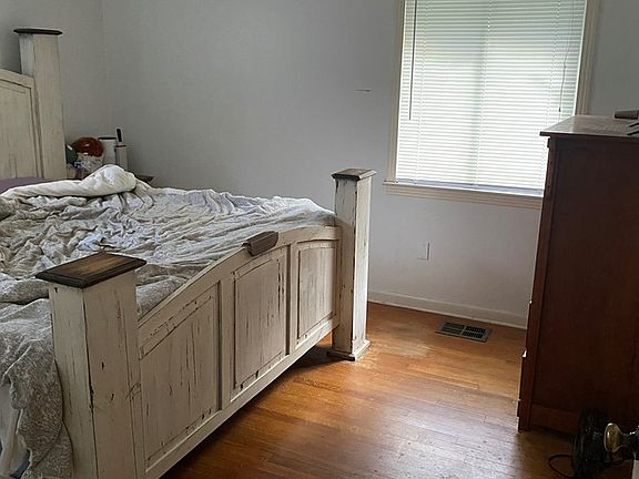 5th image of 24 College Dr