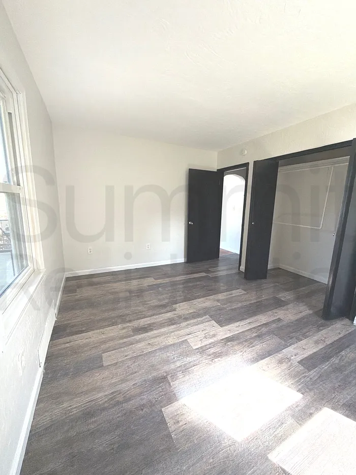 3 bed, 1.0 bath, 1165 sqft, $1,295 — Photo 3
