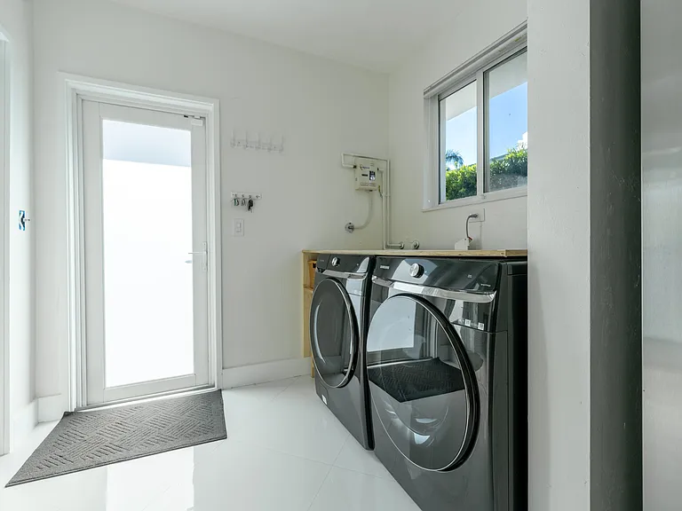 8100 NE 10th Ave — Photo 5