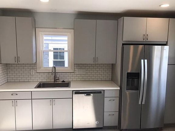 3rd image of 8014 Pinegrove Ave