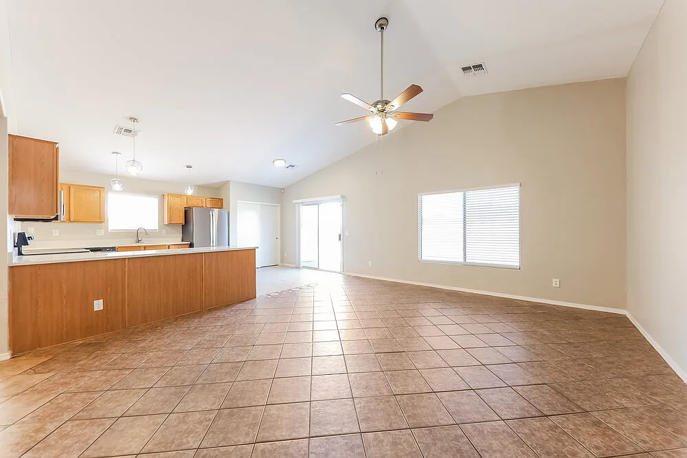 3 bed, 2.0 bath, 1511 sqft, $2,165 — Photo 4