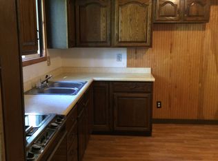 1105 School St, Henry, IL 61537