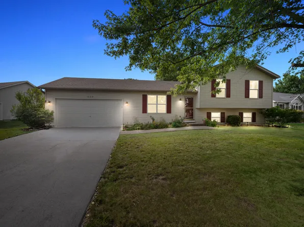 1229 Scenic Rd, Dekalb, IL 60115