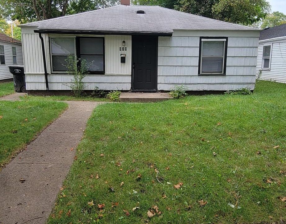 1st image of 929 Roosevelt St