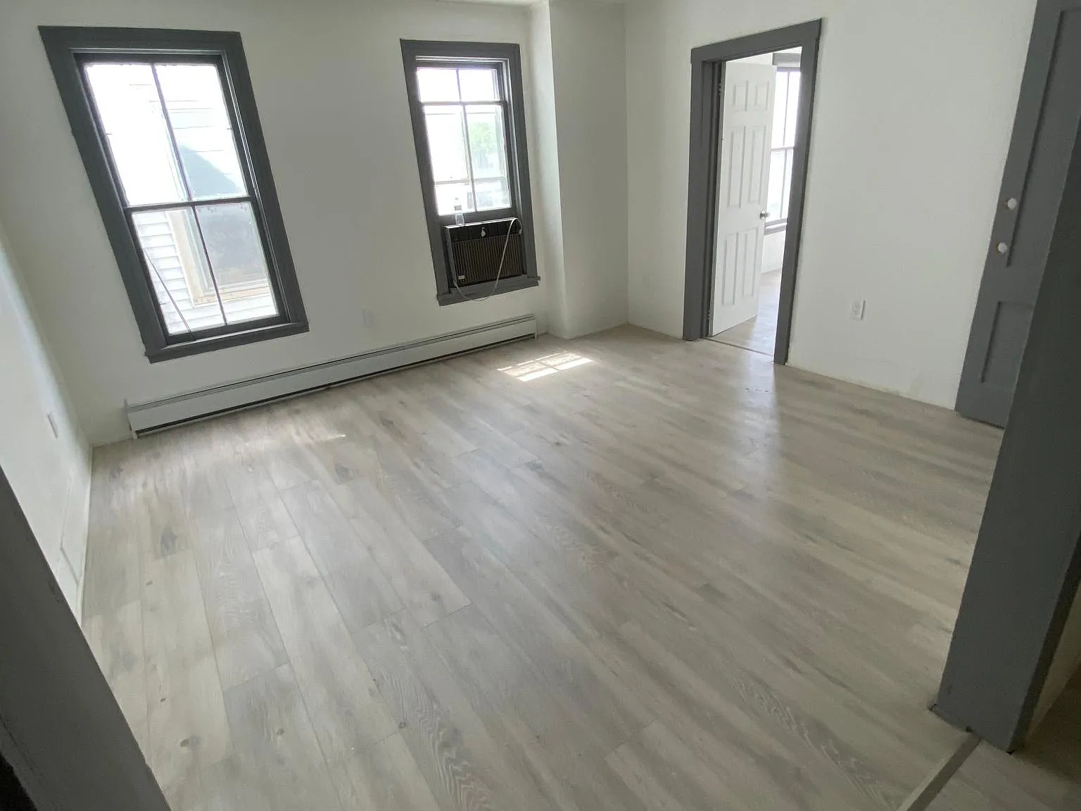 4 bed, 1800 sqft, $1,800 — Photo 2
