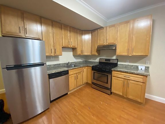 2nd image of 3833 Telegraph Ave APT 5
