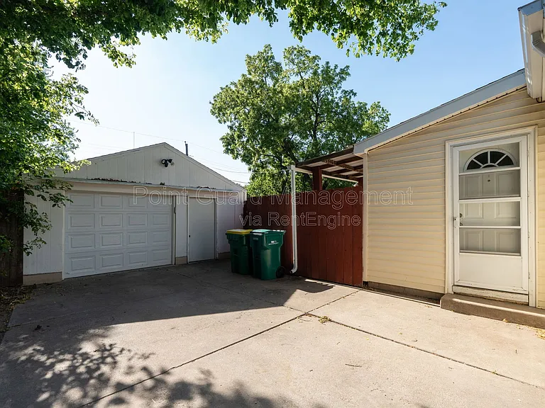 547 N Custer St — Photo 45