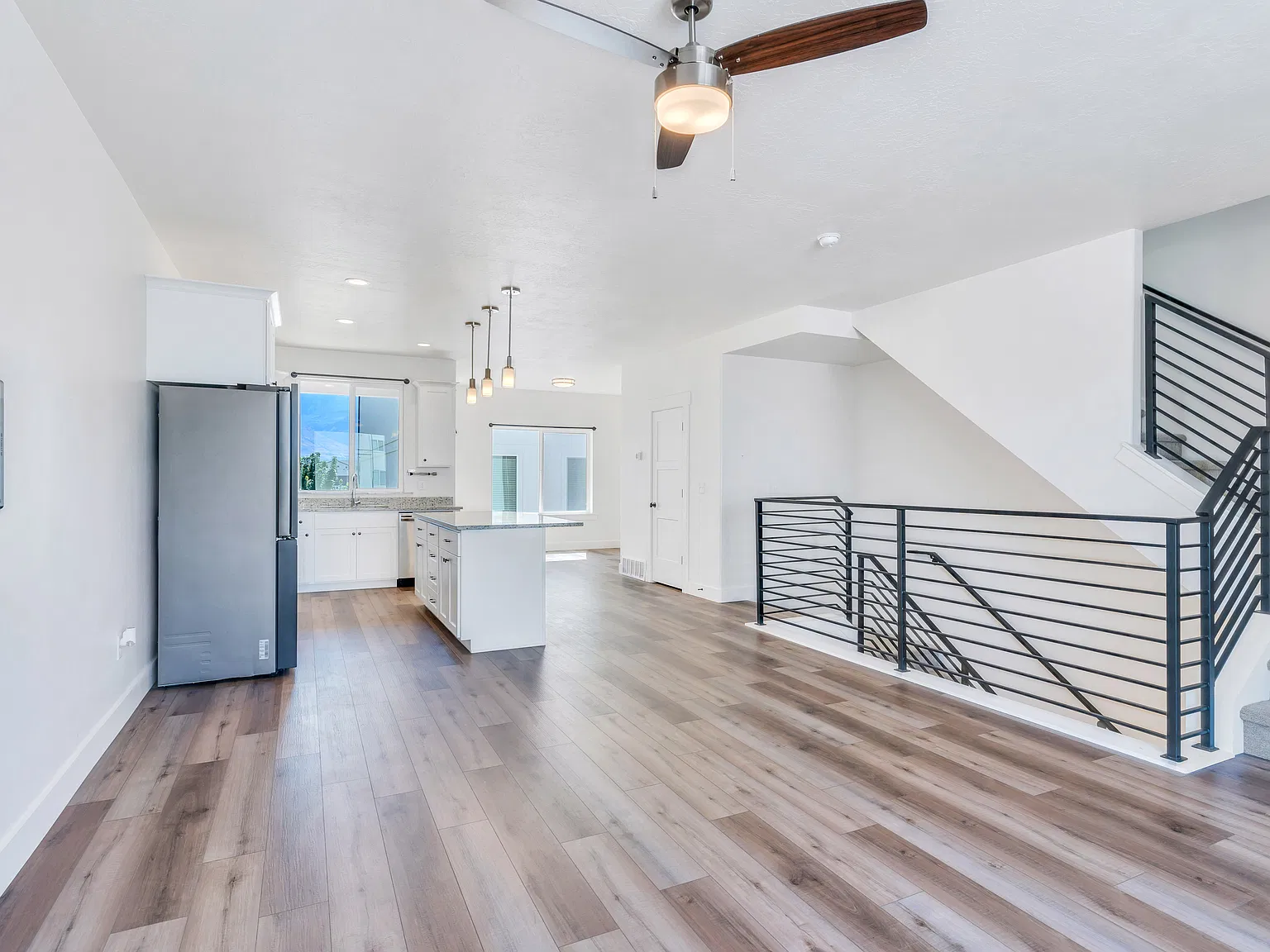 4 bed, 2105 sqft, $2,800 — Photo 4