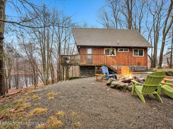 477 Main St, Gouldsboro, PA 18424