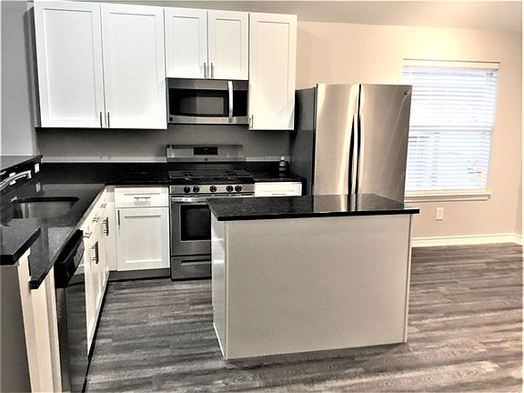 4th image of 7119 Desert Bluff Ln