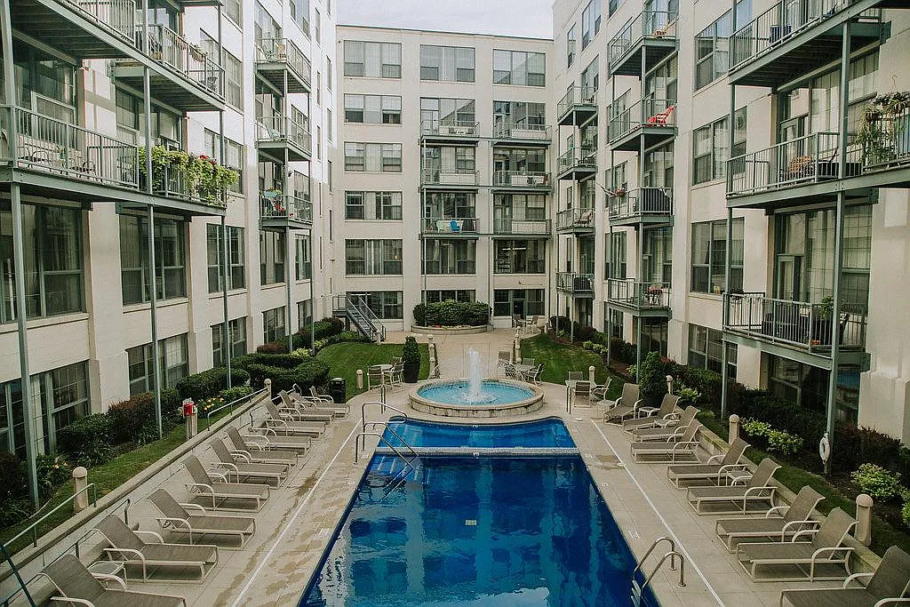 1 bed, 900 sqft, $1,800 — Photo 1
