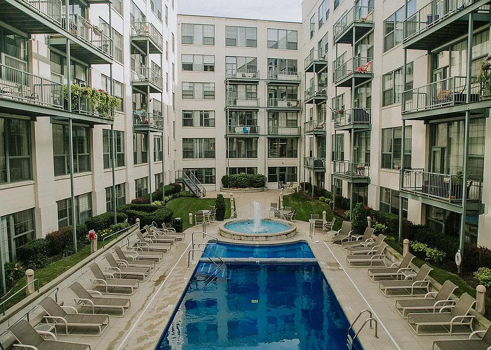 940 Monroe Ave NW #306