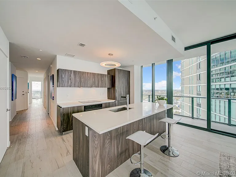 480 NE 31st St #Penthouse 6 — Photo 4