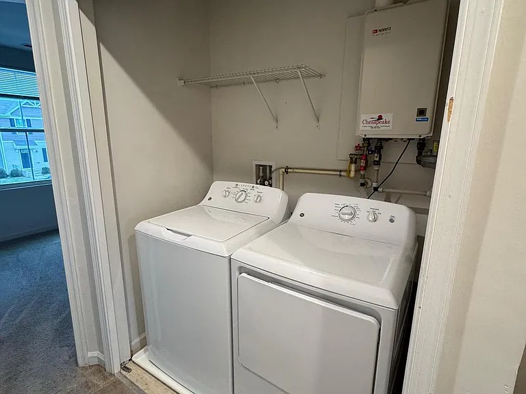 20 Marsh Ln — Photo 3