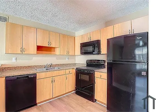 2 bed, 800 sqft, $1,800 — Photo 4