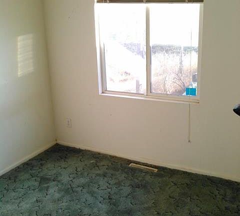 2nd image of 179 Dugald Ct