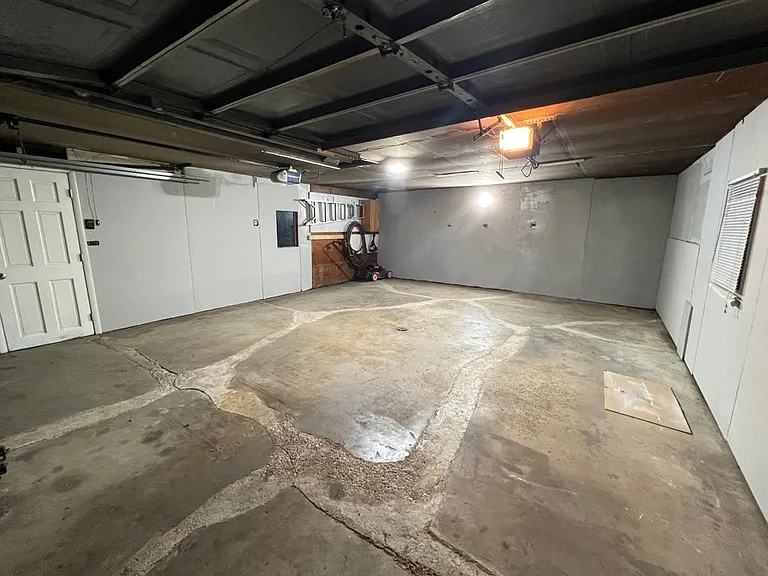 136 S Iowa Ave — Photo 12