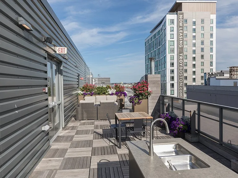 32 Traveler St #Penthouse 8 — Photo 35