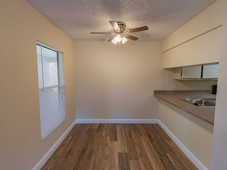 632 Kenwick Cir #202 — Photo 4