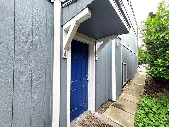 3rd image of 4849 Yakima Ave #5