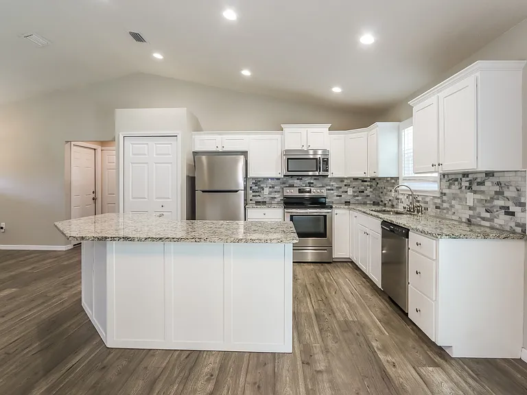 13716 Coronado Dr — Photo 4