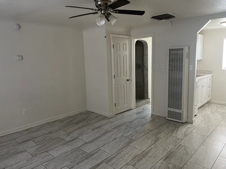 Sleek, Contemporary Efficiency - Live El Campo on Route 66! — Photo 39