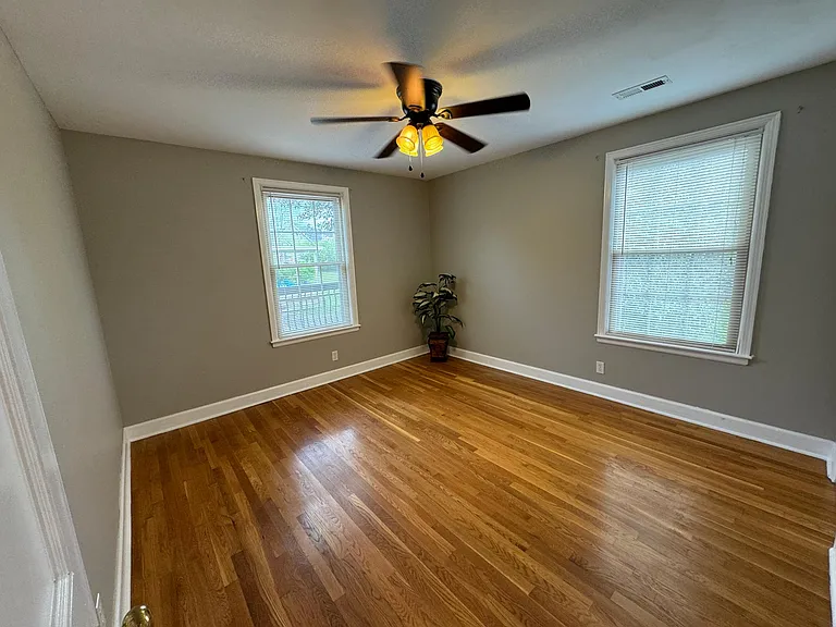 Large bedrooms with Hardwood Floors