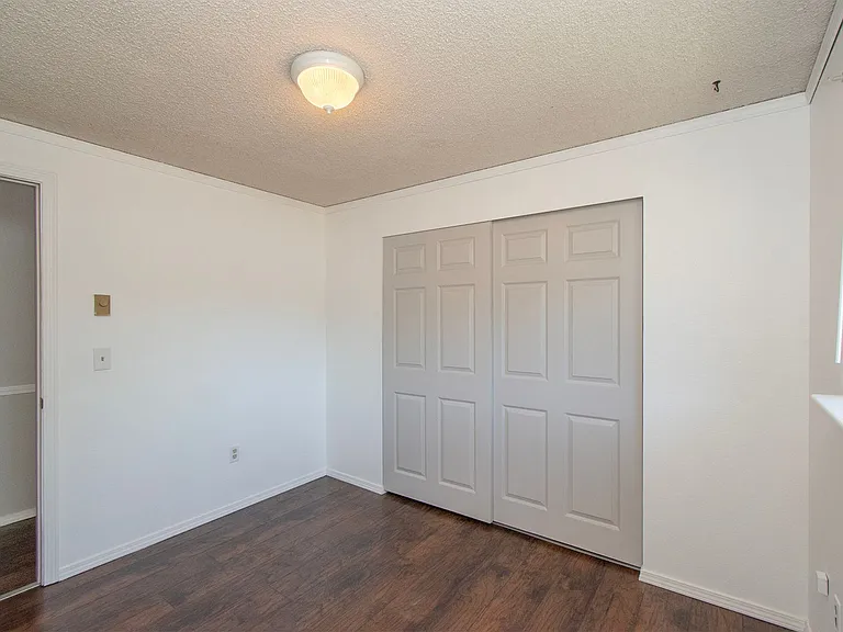 100 W Robert Pl — Photo 25