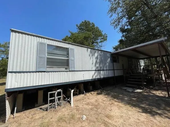 423 Makinson Rd, West Point, TX 78963