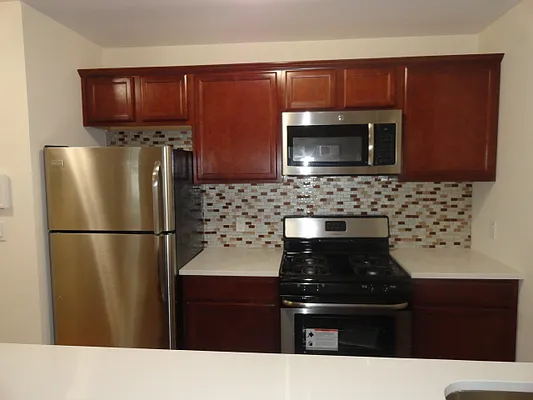 Rented by Halvatzis Realty | media 11