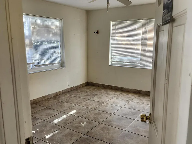 1102 James Rd — Photo 10