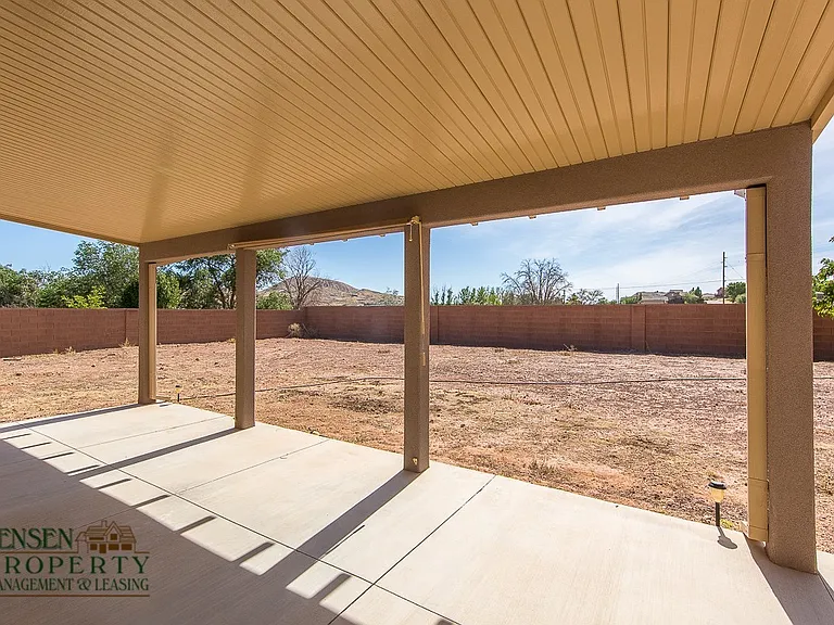 389 N 1270 W — Photo 18