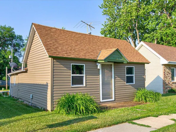 251 3rd St, Underwood, IA 51576