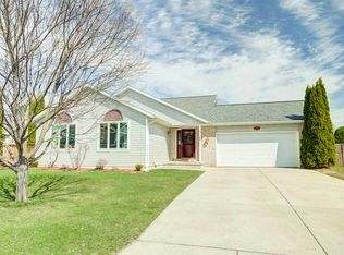 624 Millrun Cir, Sun Prairie, WI 53590