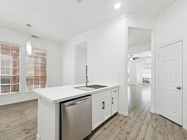 13639 Brookbluff Ln — Photo 12