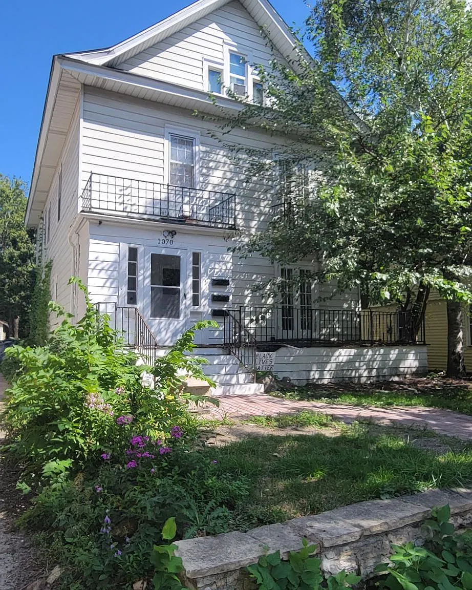 4 bed, 2000 sqft, $2,450 — Photo 1