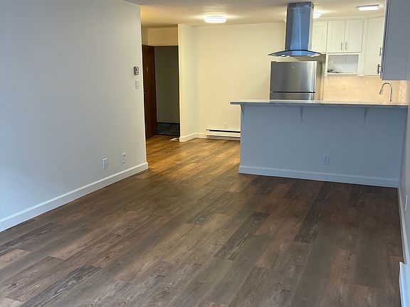 3rd image of 520 Elm St APT 33