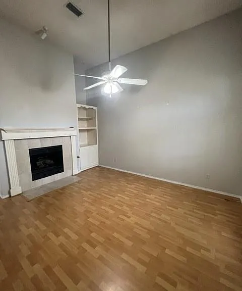 553 Raintree Cir — Photo 2