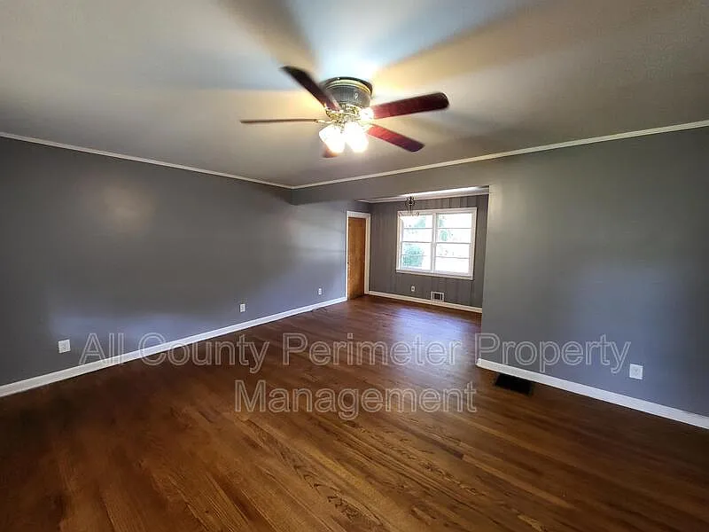 3 bed, 1.0 bath, 1537 sqft, $1,295 — Photo 3