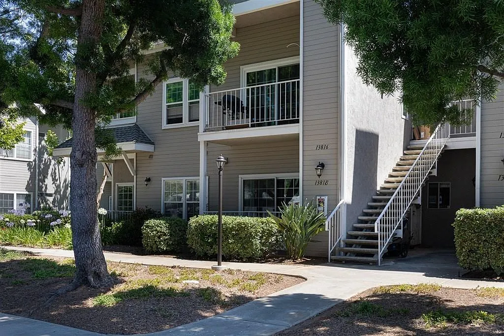 2 bed, 871 sqft, $2,800 — Photo 2