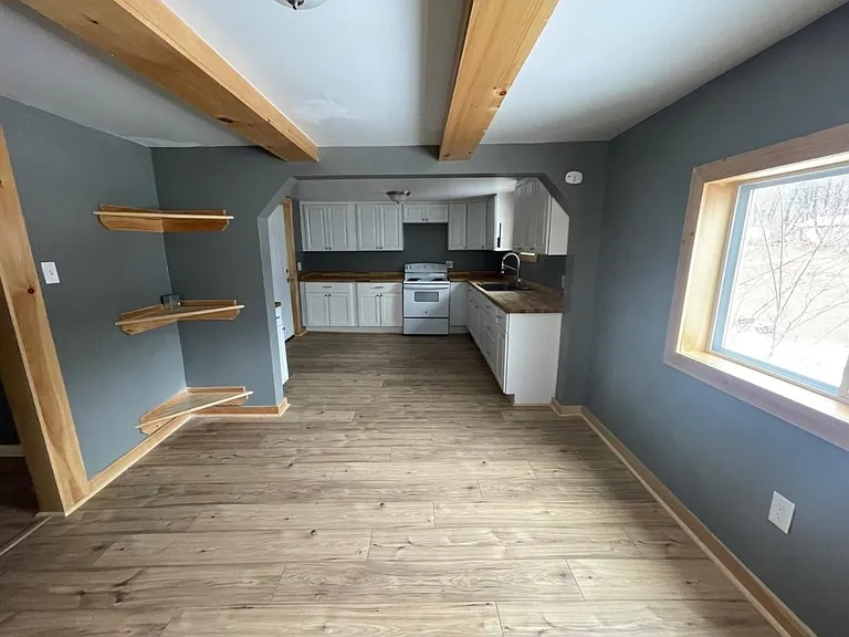 83 Commercial St — Photo 3