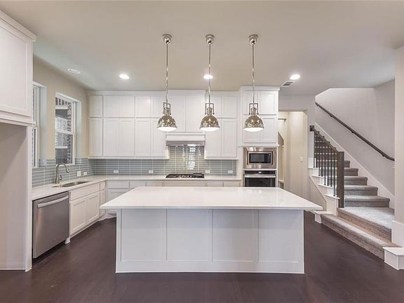 5th image of 7024 Royal View Dr