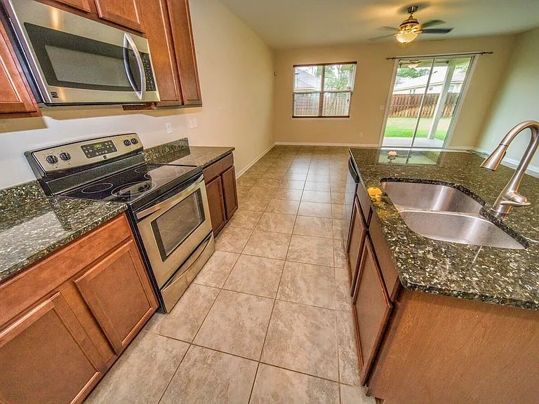 11733 Lake Bend Cir — Photo 6