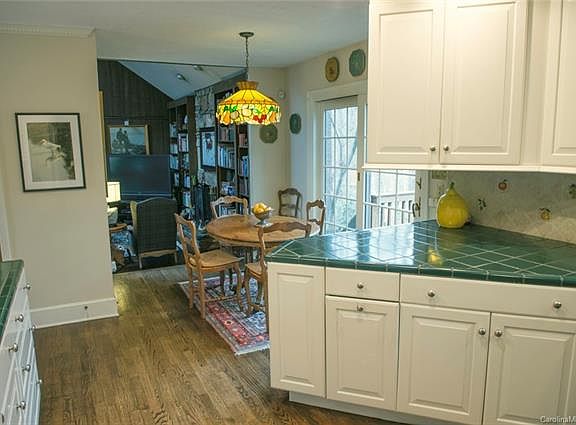 5th image of 3516 Lakeside Dr