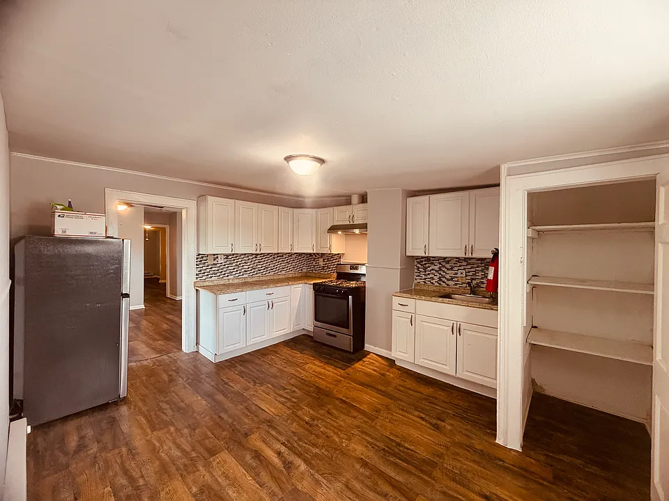 90 Franklin St #2R