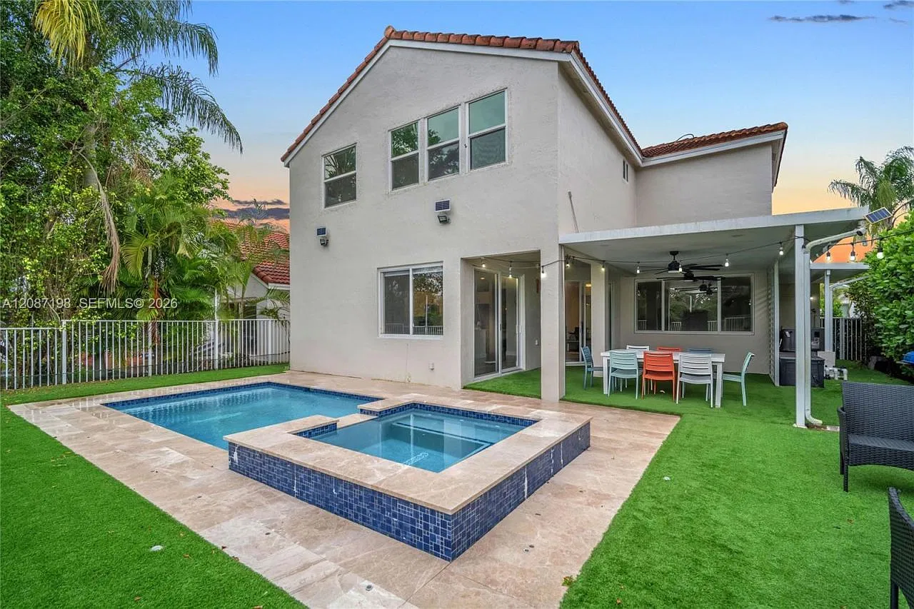 3 bed, 2.5 bath, 1893 sqft, $6,200 — Photo 2