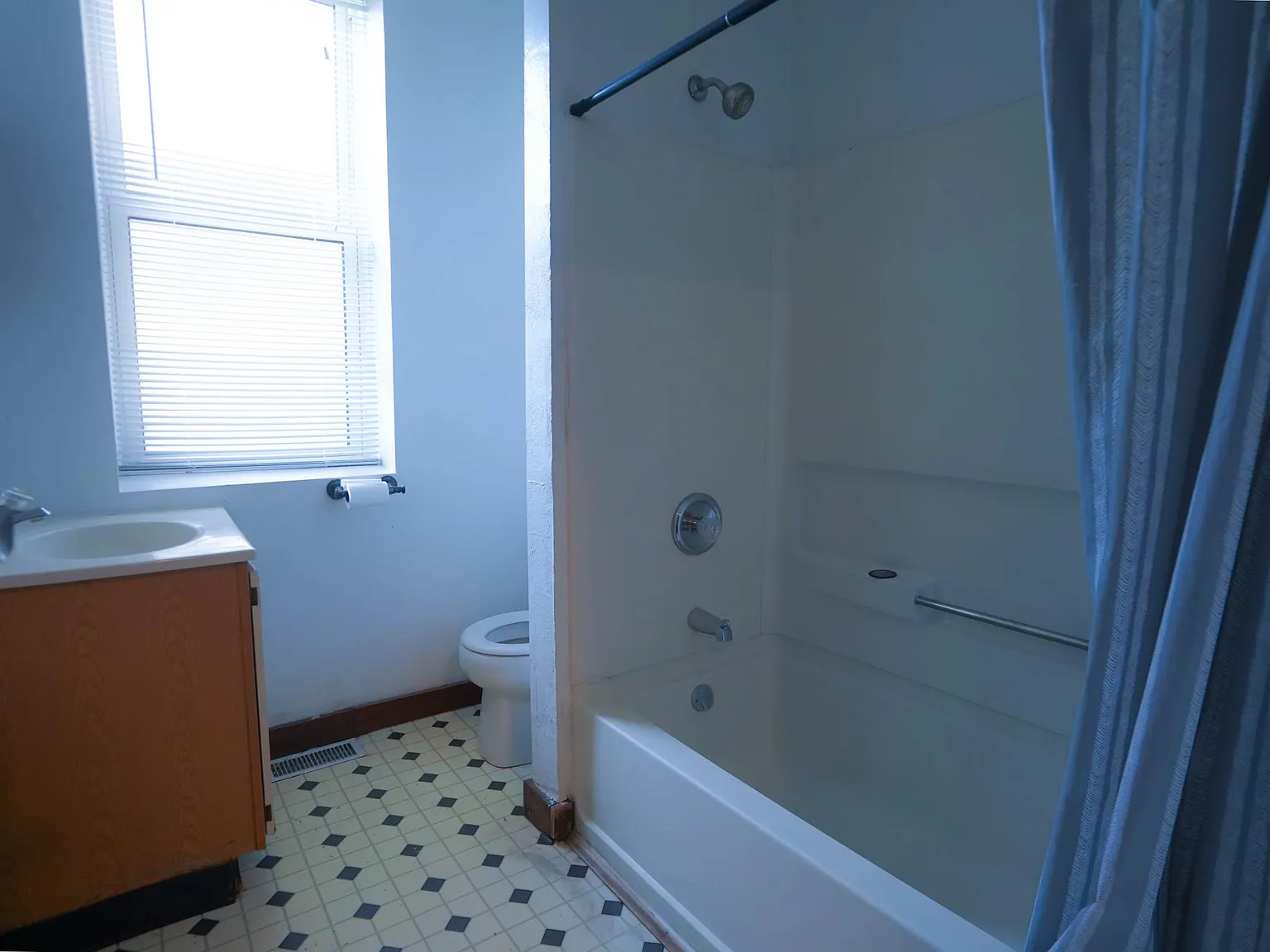 5943 Kingsbury Ave — Photo 2