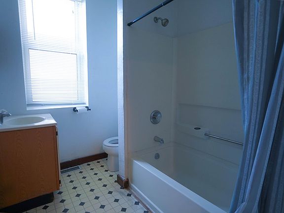 2nd image of 5943 Kingsbury Ave APT 1E