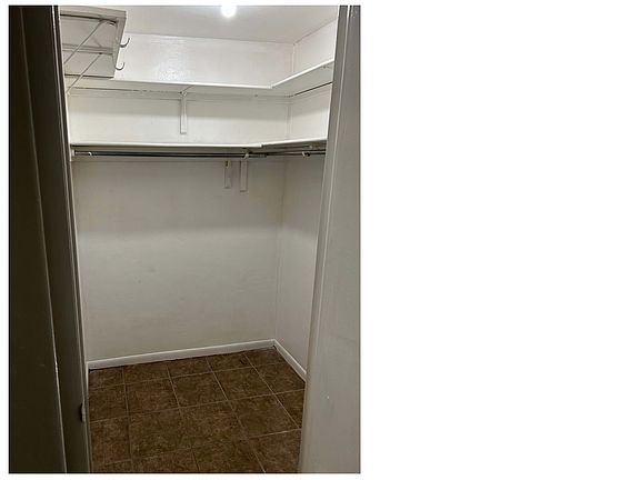 5th image of 725 Heritage Ln APT B