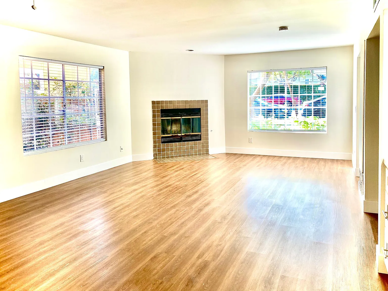 4 bed, 2.5 bath, 1950 sqft, $6,900 — Photo 2